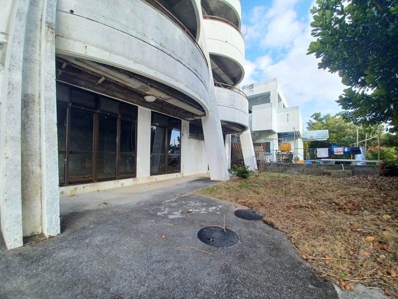 Ocean View 3-Story House for Renovation in Uruma City, Okinawa - Thumbnail 3