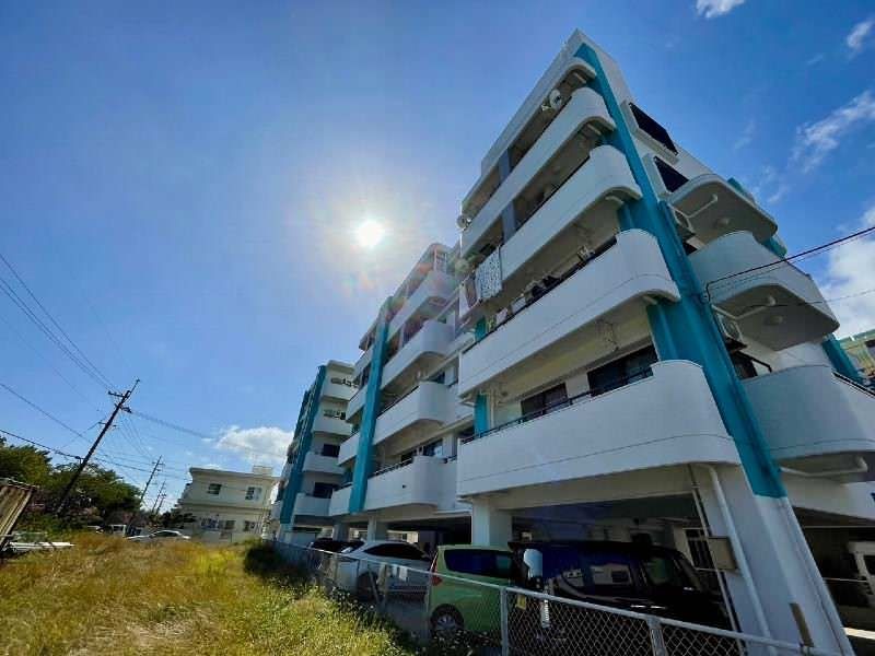 Bay Side Kaibou 2LDK Pet-Friendly Rental Apartment in Okinawa City - Thumbnail 2