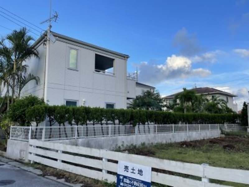 5LDK Family Home in Tomigusuku with Garden and Parking - Thumbnail 2