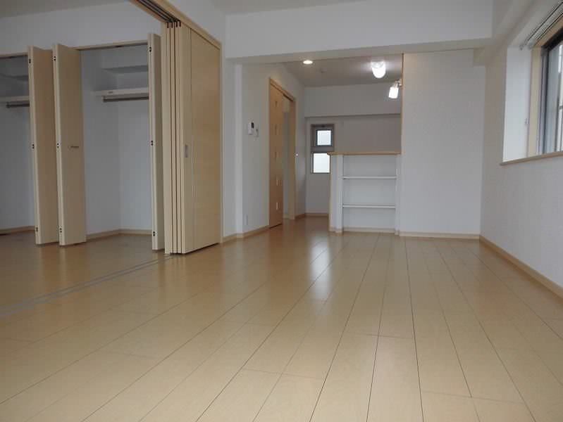 1LDK Apartment for Rent in Urasoe, Okinawa - Thumbnail 3