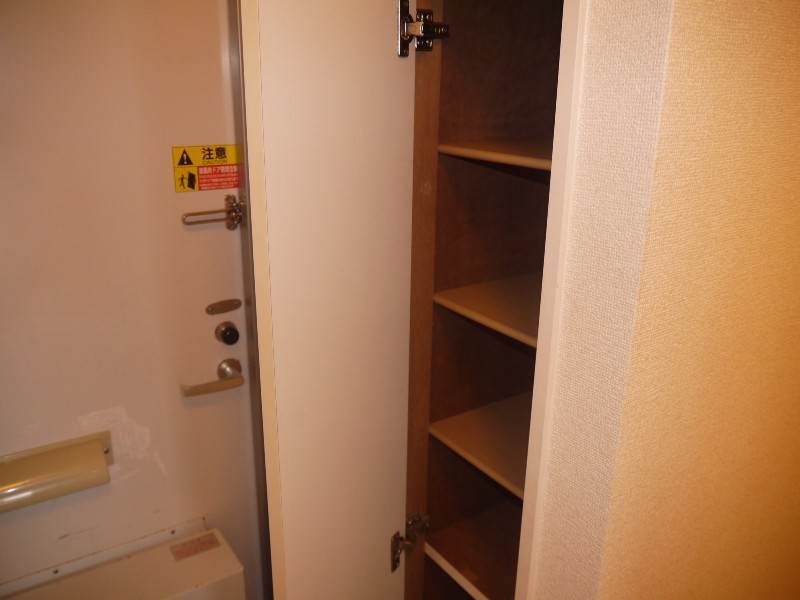 Leopalace T. Corp Fukagawa 1K Apartment for Rent in Okinawa City - Thumbnail 3