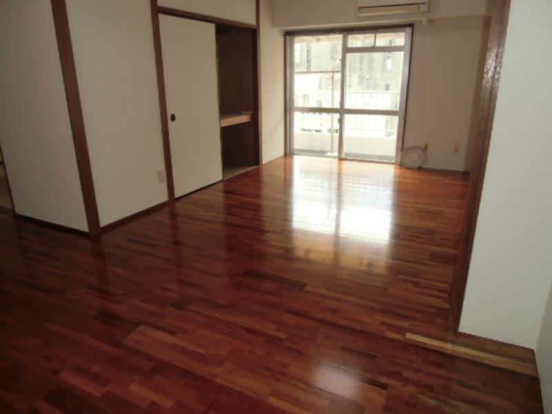 1LDK Apartment for Rent in Naha Kumoji, Okinawa - Thumbnail 4