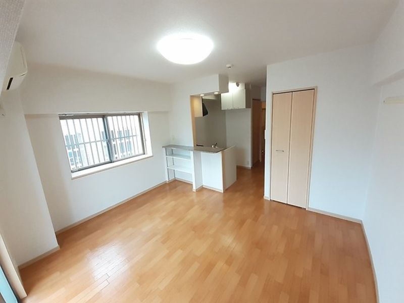Modern 1R Apartment for Rent in Naha's Historic Tsuboya District - Thumbnail 3