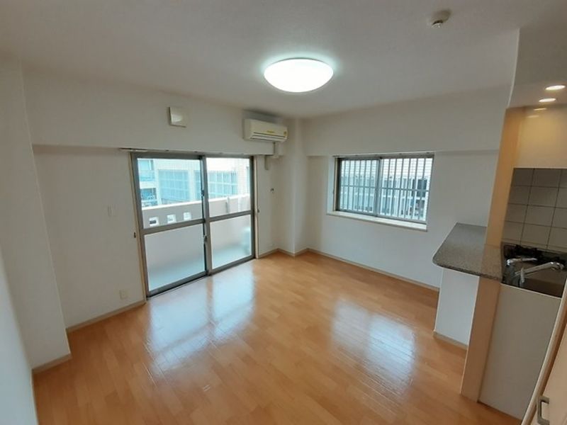Modern 1R Apartment for Rent in Naha's Historic Tsuboya District - Thumbnail 4