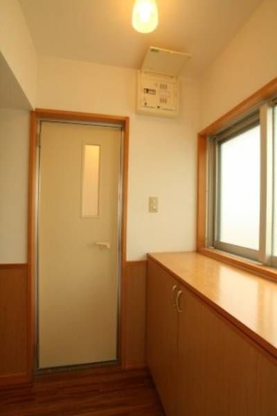 2LDK Apartment for Rent in Uruma, Okinawa with Zero Deposit - Thumbnail 3