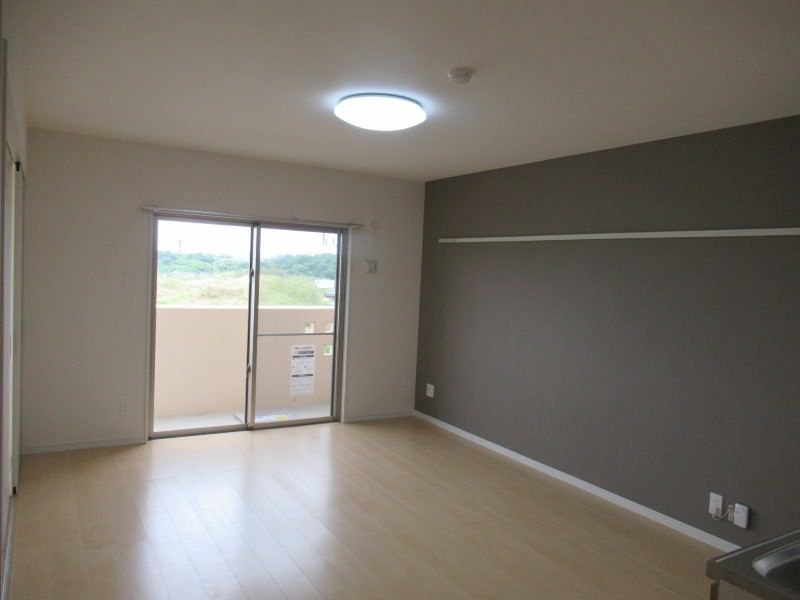 2LDK Apartment for Rent in Yomitan Village, Okinawa - Thumbnail 3