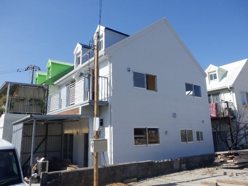 Renovated 3LDK Wooden House for Sale in Okinawa City, Chibana - Thumbnail 2