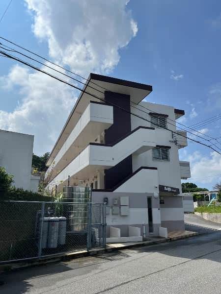 2DK Ocean View Apartment for Rent in Ginowan, Okinawa - Thumbnail 2