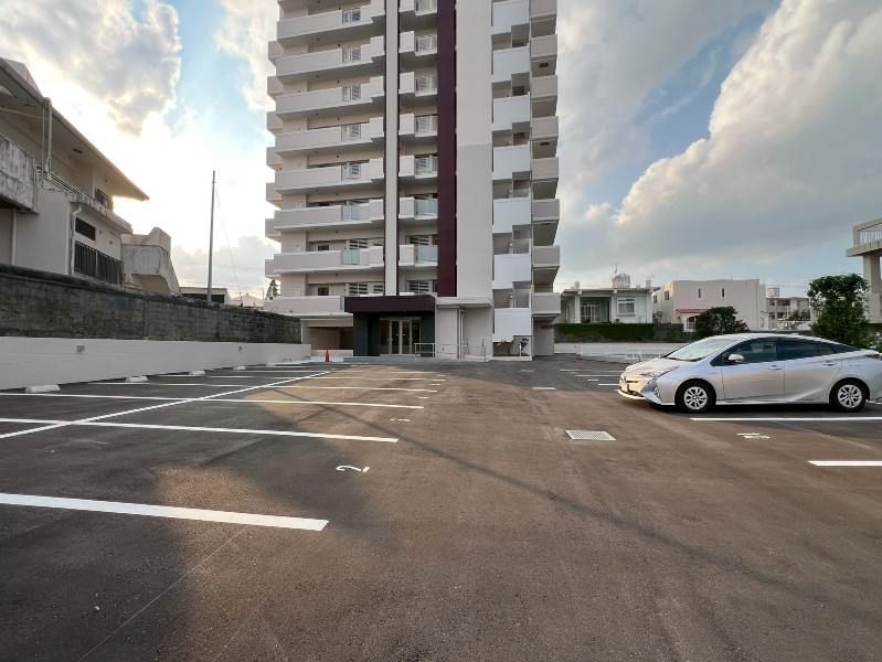 New 3LDK Apartment in Okinawa City with Panoramic Views & 2 Free Parking - Image 1