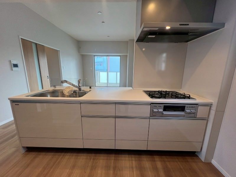 New 3LDK Apartment in Okinawa City with Panoramic Views & 2 Free Parking - Thumbnail 4