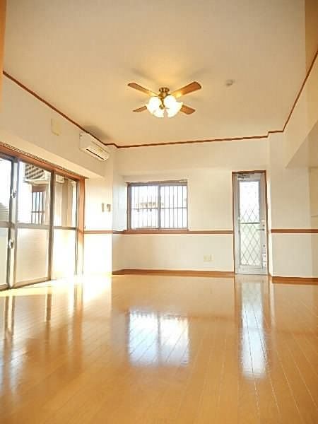 Celeste Court Misato 2LDK Apartment for Rent in Okinawa City - Thumbnail 4
