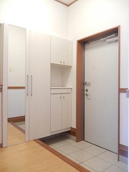 Celeste Court Misato 2LDK Apartment for Rent in Okinawa City - Thumbnail 3
