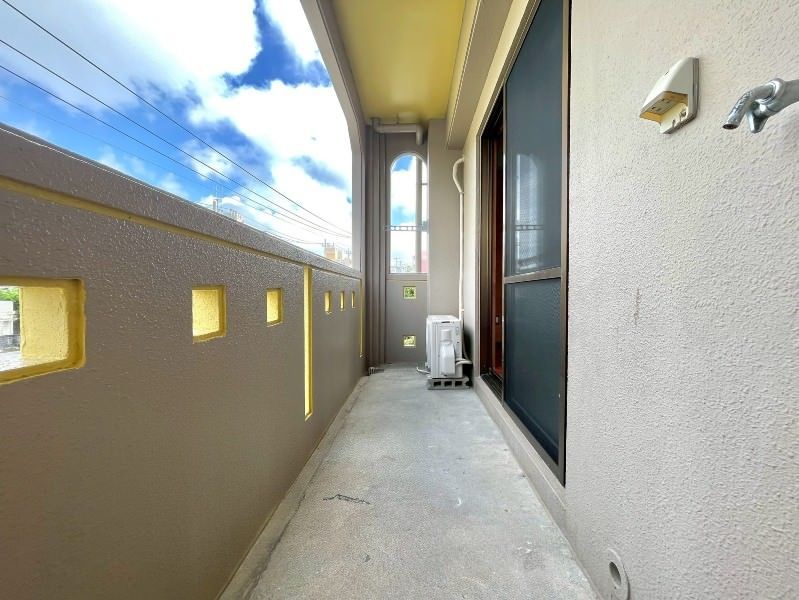 1R Apartment for Rent in Uehara, Nishihara, Okinawa | 34 sqm - Thumbnail 3