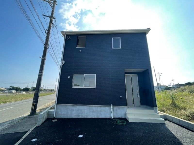 New 4LDK House with Garden in Uruma City, Okinawa - Thumbnail 2