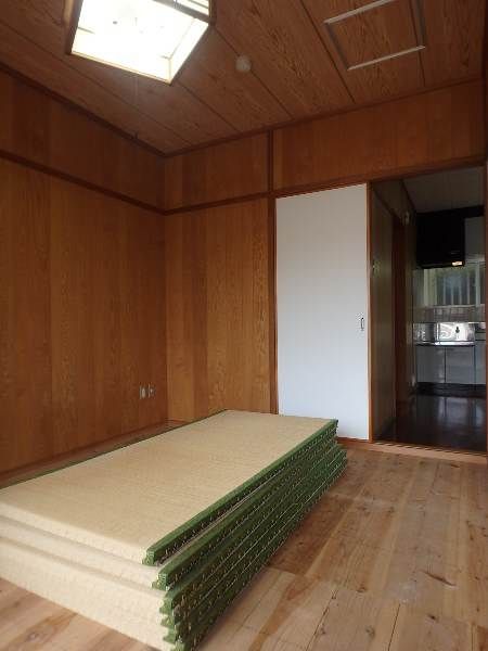 Hills Toyomi 2DK Apartment for Rent in Tomigusuku, Okinawa - Image 1