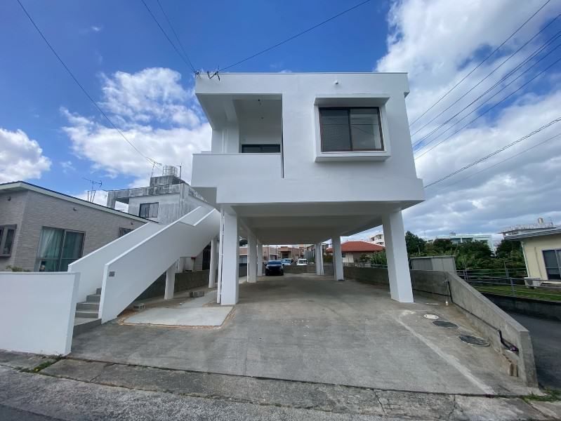 5LDK House with 8-Car Parking in Uruma, Okinawa - Thumbnail 3