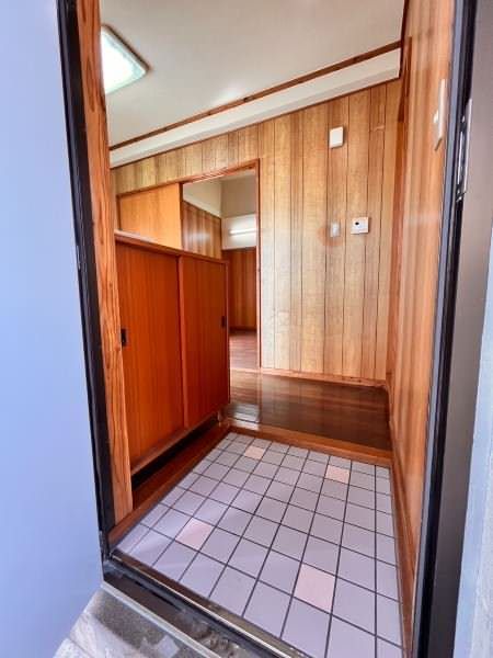 Loft-Style 1K Apartment for Rent in Okinawa City, Pet-Friendly - Thumbnail 2