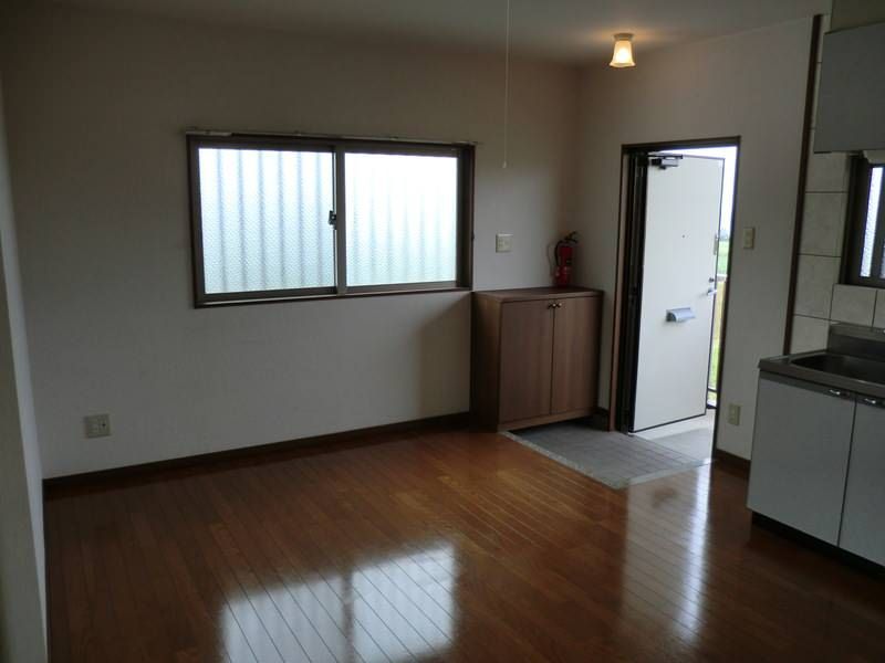 Oasis Higa 2DK Apartment for Rent in Yomitan, Okinawa - Thumbnail 3