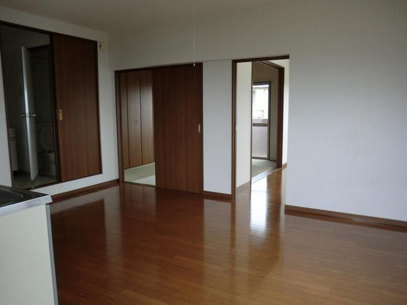 Oasis Higa 2DK Apartment for Rent in Yomitan, Okinawa - Thumbnail 2