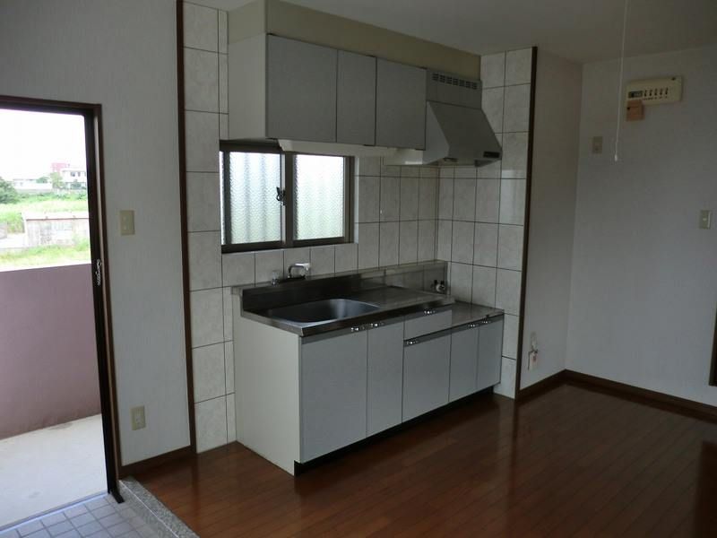 Oasis Higa 2DK Apartment for Rent in Yomitan, Okinawa - Thumbnail 4