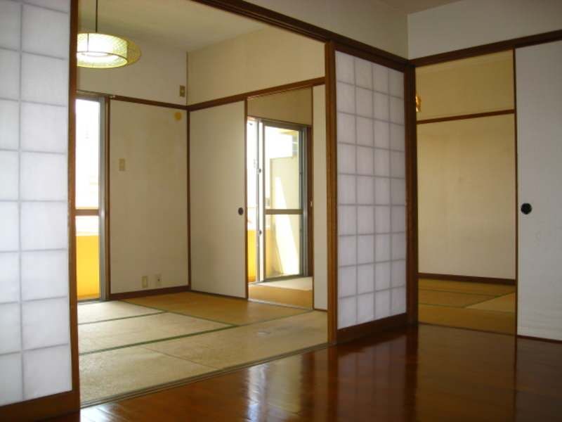 Pet-Friendly 3DK Apartment for Rent in Ginowan, Okinawa - Thumbnail 3