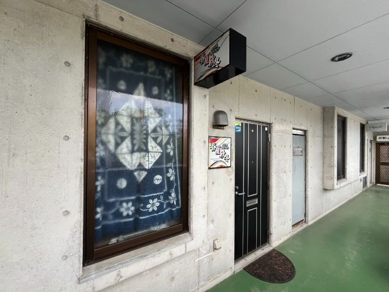East Field Commercial Shop for Rent in Naha, Okinawa - Thumbnail 2