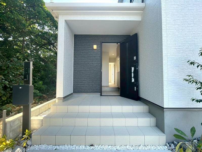 New 4LDK House in Uruma City Akano with 3 Parking Spaces - Thumbnail 2