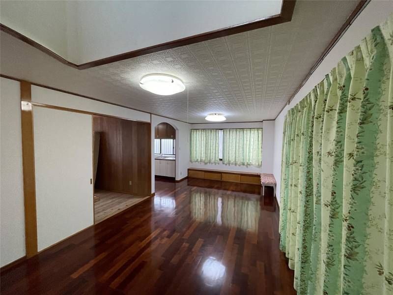 Spacious 5LDK Apartment for Rent in Itoman, Okinawa - Thumbnail 4
