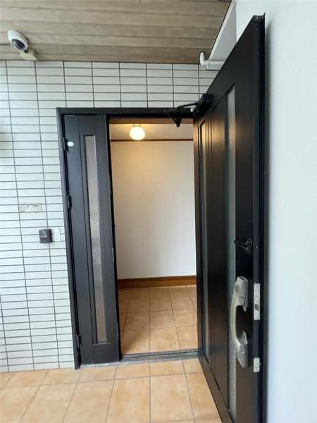 Spacious 5LDK Apartment for Rent in Itoman, Okinawa - Thumbnail 2
