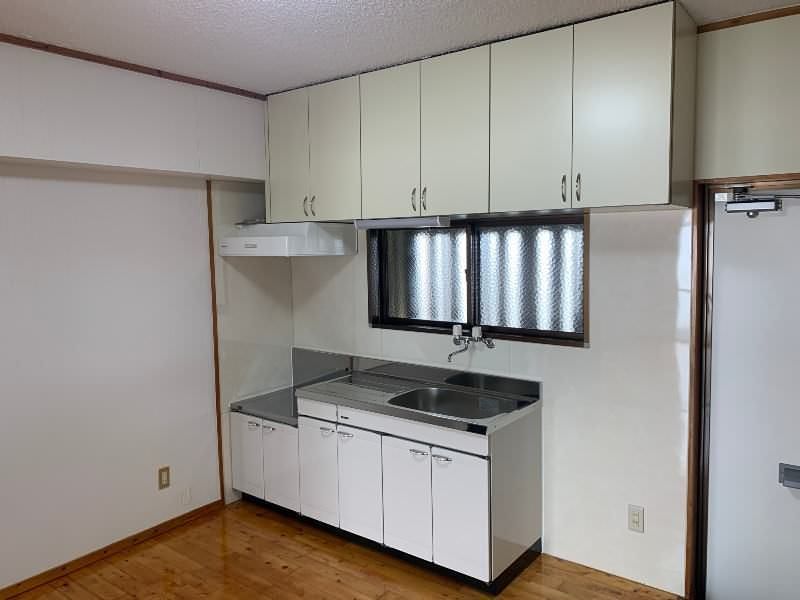Renovated 2DK Apartment for Rent in Naha's Shikina District - Thumbnail 4