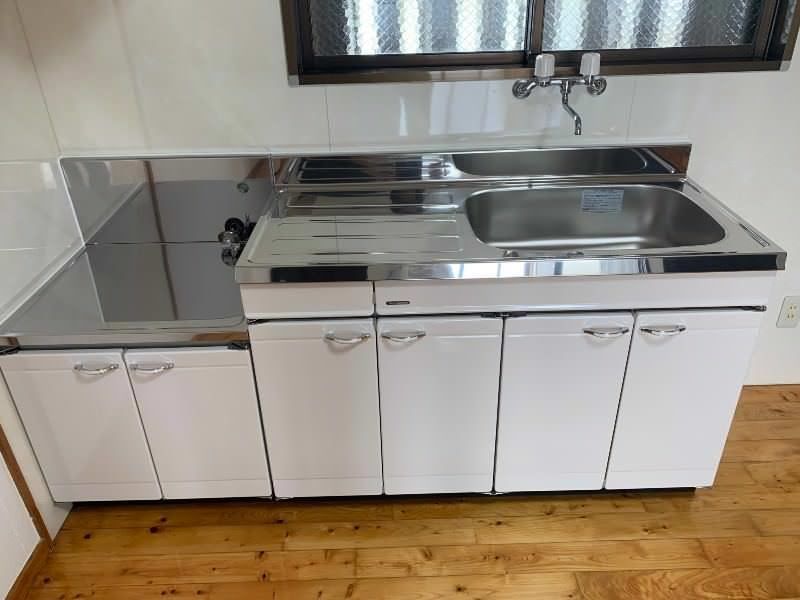 Renovated 2DK Apartment for Rent in Naha's Shikina District - Thumbnail 3
