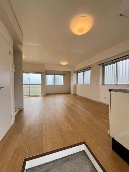 Pet-Friendly 1R Apartment for Rent in Yomitan, Okinawa - Thumbnail 4