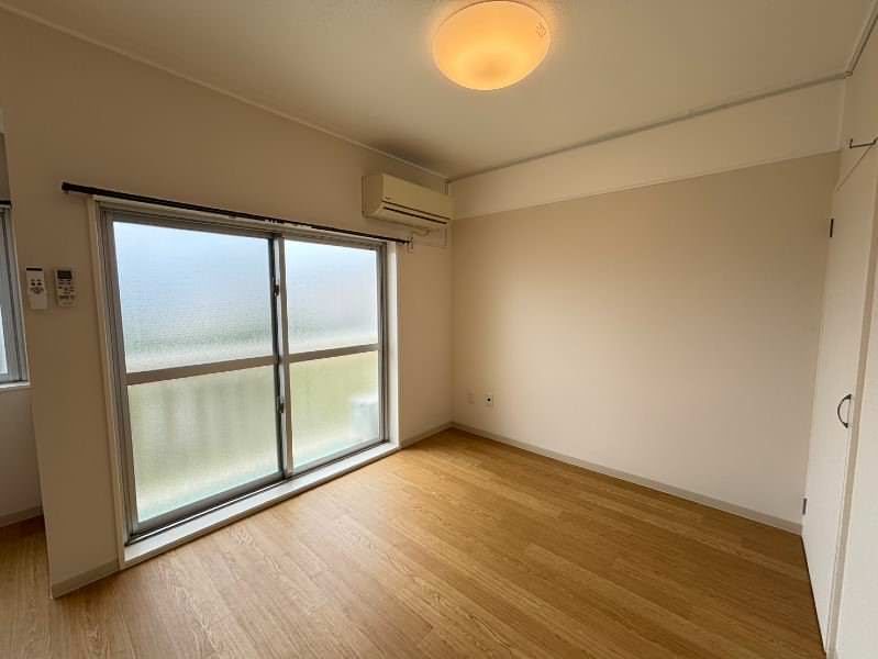 Pet-Friendly 1R Apartment for Rent in Yomitan, Okinawa - Thumbnail 3