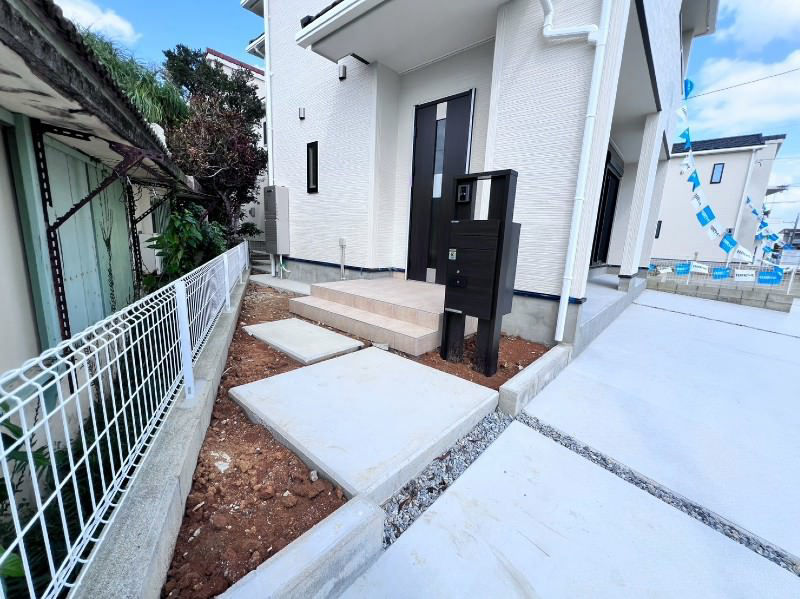 Spacious 4LDK House in Okinawa City with Modern Amenities - Thumbnail 2