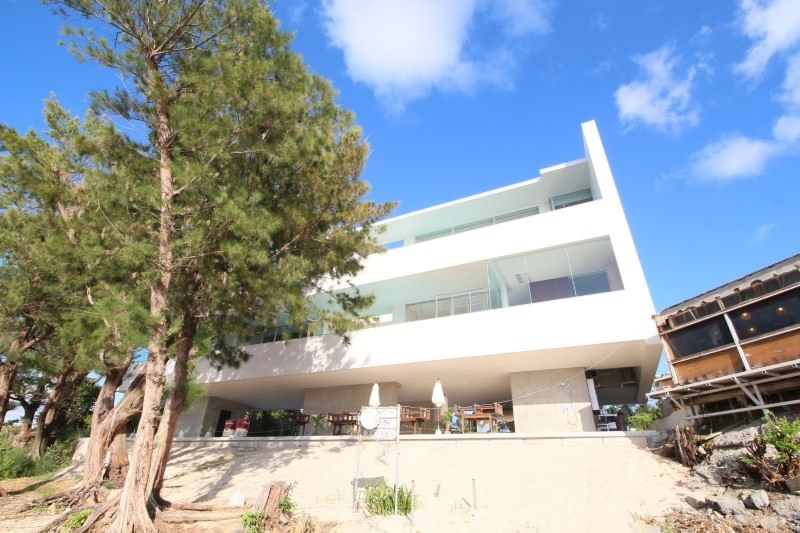 Ocean View 1R Apartment for Rent in Onna Village, Okinawa - Thumbnail 2