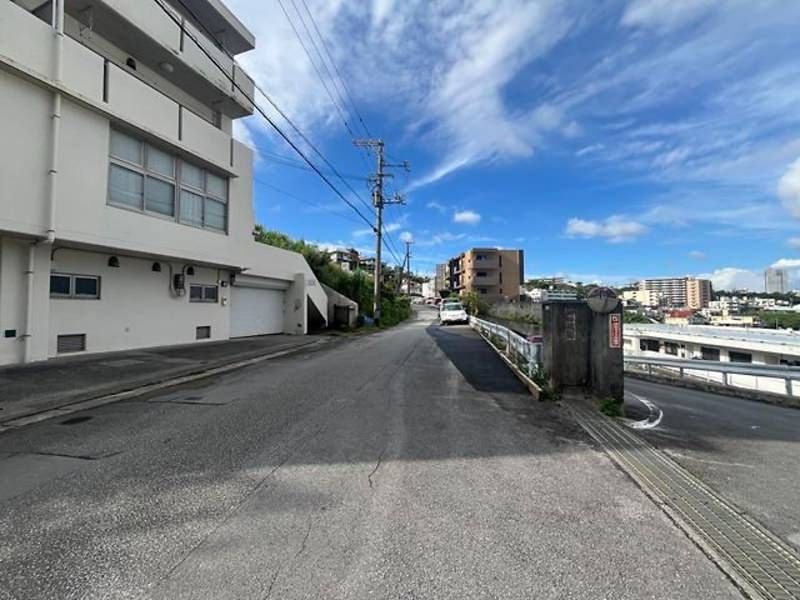 Chateau Johoku P5 3LDK Apartment for Rent in Okinawa City - Thumbnail 3