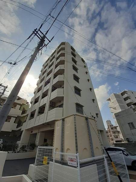 Modern 1K Apartment for Rent in Naha, Okinawa - Near Furujima Station - Thumbnail 2