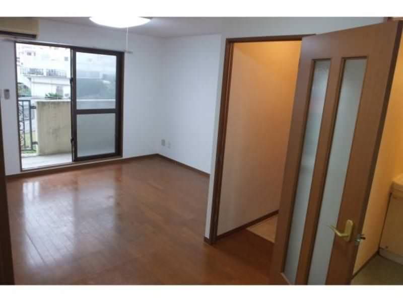 Pure Life Orange 2LDK Apartment for Rent in Urasoe, Okinawa - Thumbnail 4