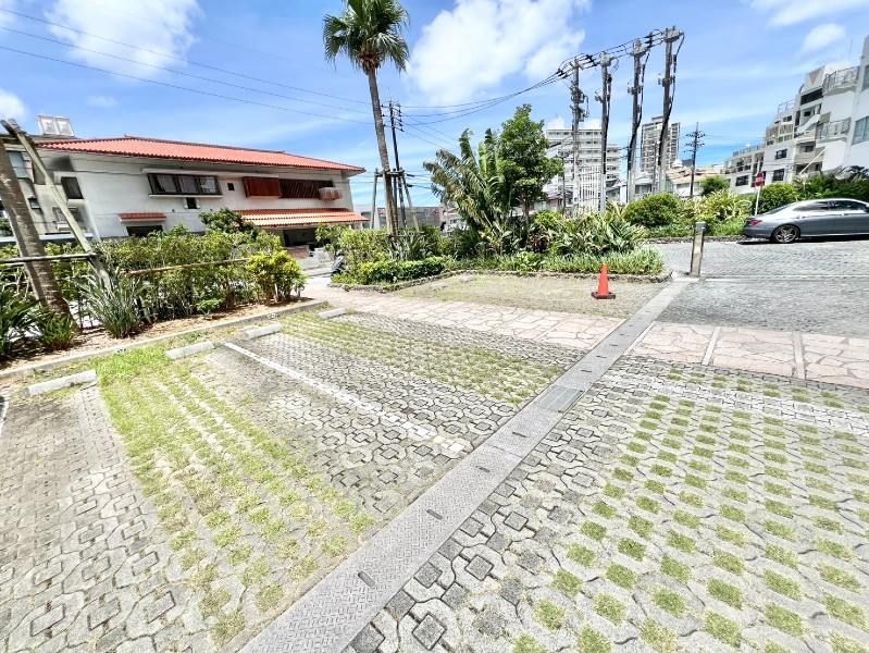 29th Floor 2LDK Condo with Resort Views in Naha Omoromachi - Thumbnail 4