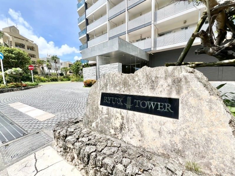 29th Floor 2LDK Condo with Resort Views in Naha Omoromachi - Thumbnail 3