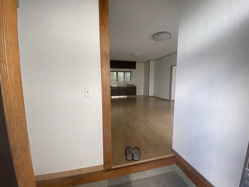Renovated 5LDK House in Yonabaru, Okinawa - Thumbnail 2