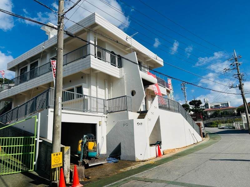 Fully Renovated 4LDK House with Garden & 4 Parking in Uruma, Okinawa - Thumbnail 4