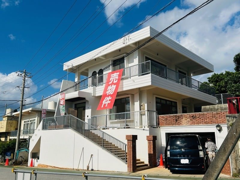 Fully Renovated 4LDK House with Garden & 4 Parking in Uruma, Okinawa - Thumbnail 3