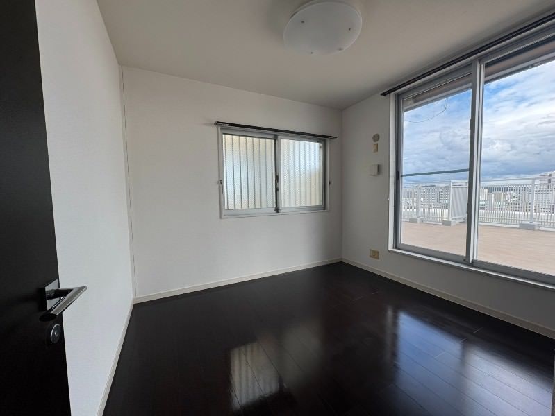 4LDK Ocean View Apartment for Rent in Naha Omoromachi - Thumbnail 4