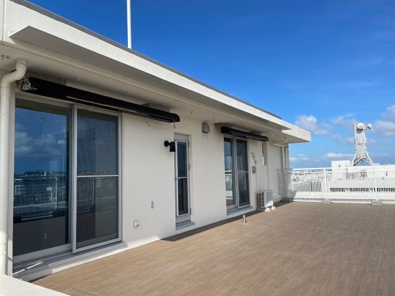 4LDK Ocean View Apartment for Rent in Naha Omoromachi - Thumbnail 2