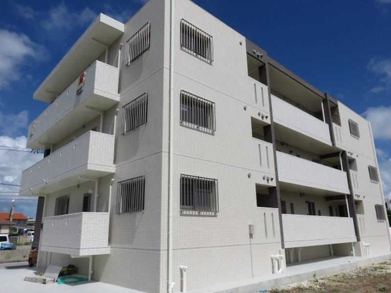 Modern 2LDK Designer Apartment for Rent in Tomigusuku, Okinawa - Thumbnail 3