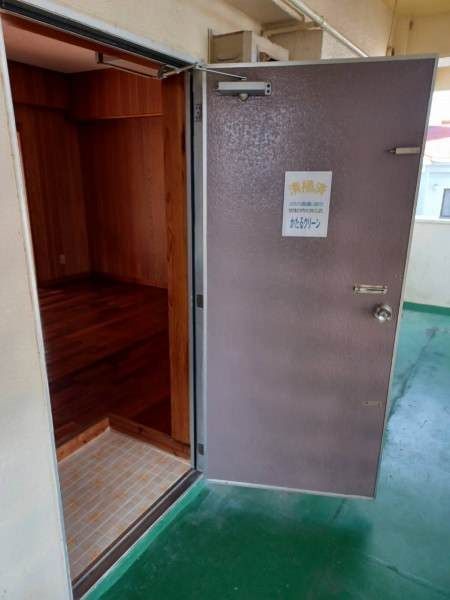 2DK Apartment for Rent in Tomigusuku, Okinawa - 39m² - Thumbnail 2
