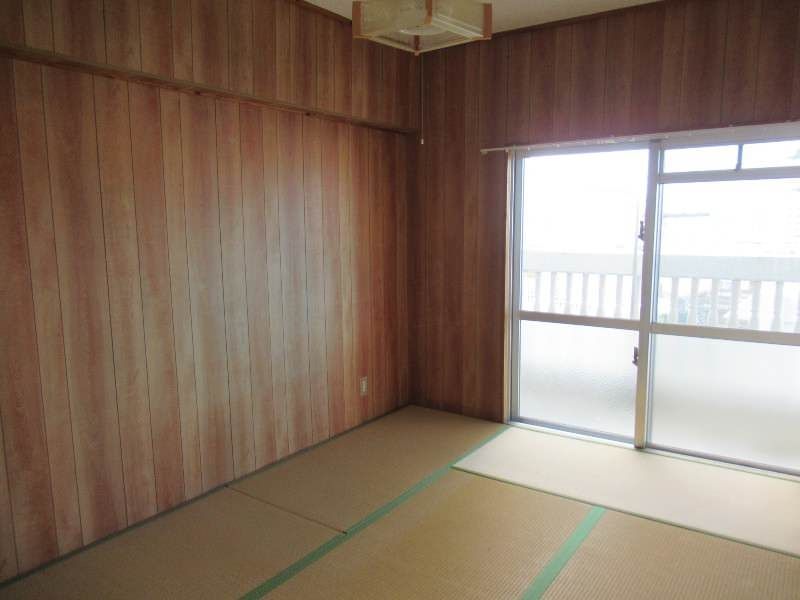 Megumi Building 2DK Apartment for Rent in Urasoe, Okinawa - Thumbnail 3