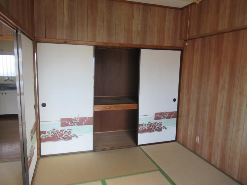 Megumi Building 2DK Apartment for Rent in Urasoe, Okinawa - Thumbnail 4