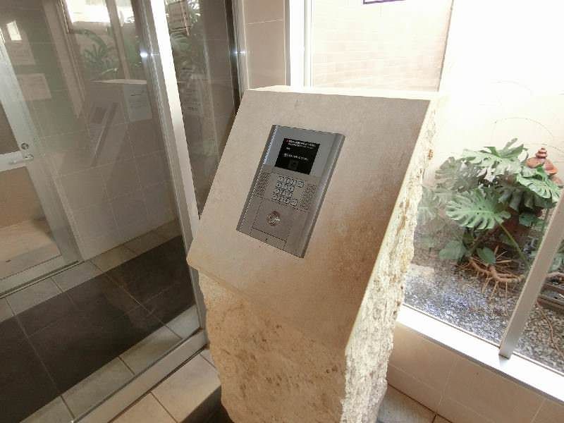 2LDK Apartment for Rent in Takara, Naha, Okinawa - 83,000 Yen - Thumbnail 4